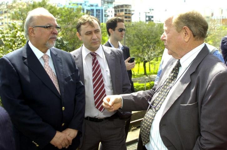 M&aacute;rio Negromonte (E) esteve em Porto Alegre nesta segunda