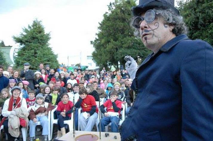 Legi&atilde;o de Palha&ccedil;os e o seu &acute;Circo de Pulgas&acute; marcam presen&ccedil;a no Festival