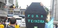Torcedores protestam contra Teixeira em Porto Alegre