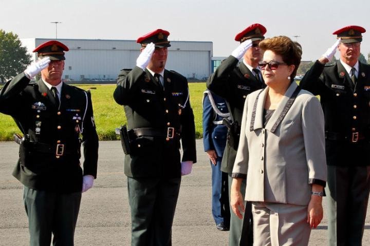 Dilma Rousseff chega &agrave; B&eacute;lgica onde participar&aacute; da C&uacute;pula Brasil-Uni&atilde;o Europeia