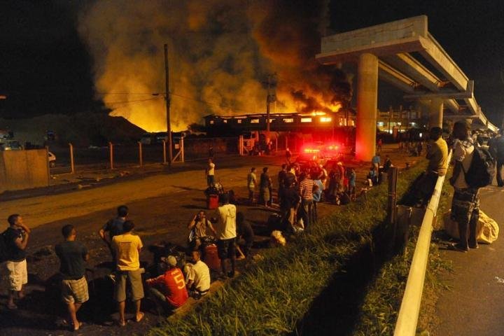 Funcion&aacute;rios da Arena ficaram desalojados