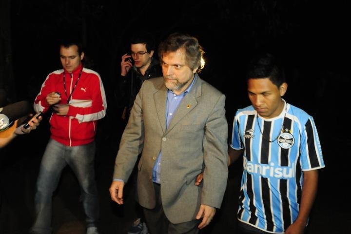 O presidente da Funai, M&aacute;rcio Augusto Freitas de Meira, ficou retido por &iacute;ndios guaranis na aldeia Estiva em Viam&atilde;o