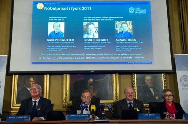 Trio recebe Nobel de F&iacute;sica por estudo sobre o Universo