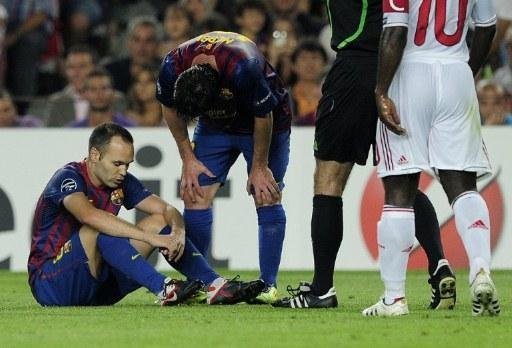 Iniesta sofreu les&atilde;o no empate em 2 a 2 com o Milan