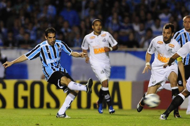 Escudero teve boa participa&ccedil;&atilde;o no duelo contra o Santos