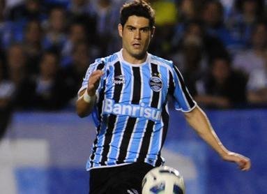 Miralles pode ganhar uma chance no ataque do Gr&ecirc;mio contra o Coritiba