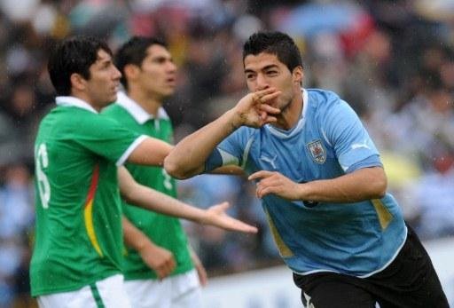 Su&aacute;rez marcou o primeiro do Uruguai contra a Bol&iacute;via