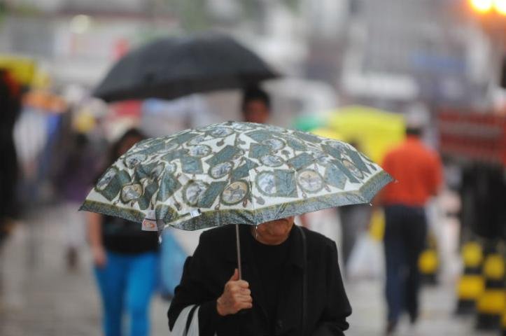 Neste s&aacute;bado, pancadas de chuva atingiram Porto Alegre, mas n&atilde;o foram registrados problemas