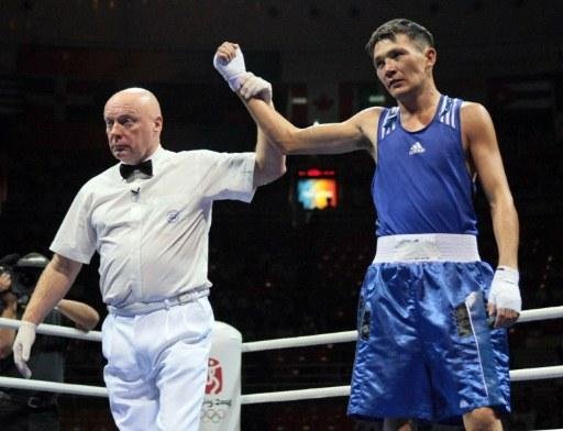 Everton Lopes faz hist&oacute;ria e leva ouro in&eacute;dito no Mundial de Boxe