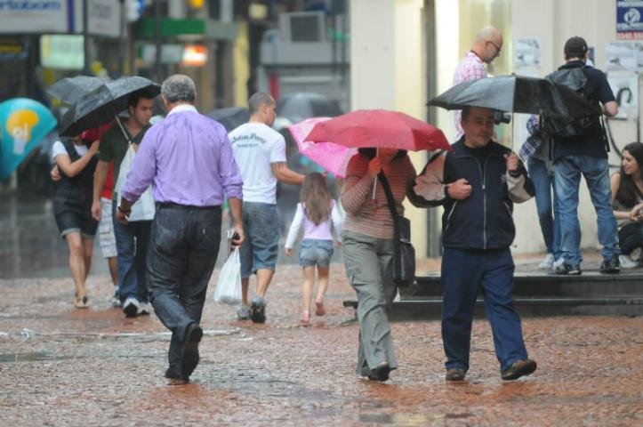 Chuva deixou milhares sem luz no Estado