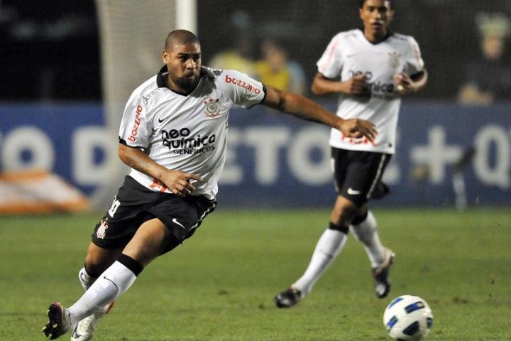 Adriano perdeu chance de gol no &uacute;ltimo lance do jogo
