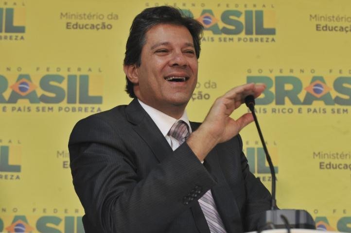 Haddad alega que problemas do Enem s&atilde;o comuns em qualquer parte do mundo