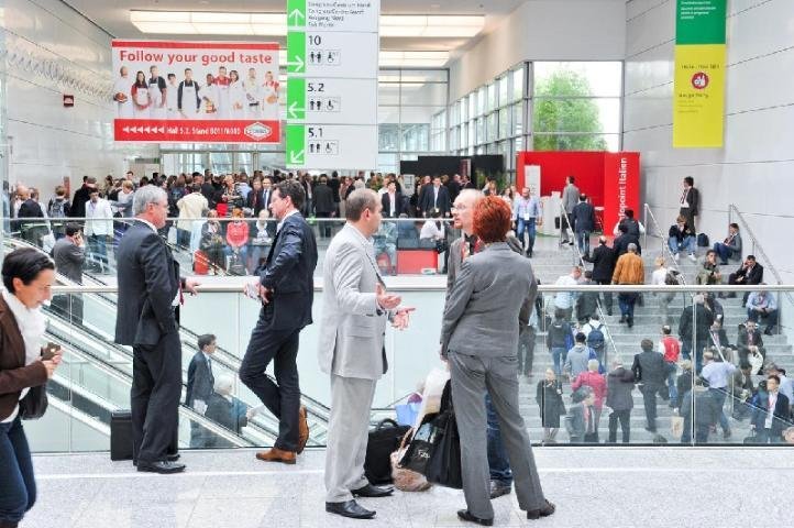 Empres&aacute;rios analisam mercado europeu na feira de Anuga