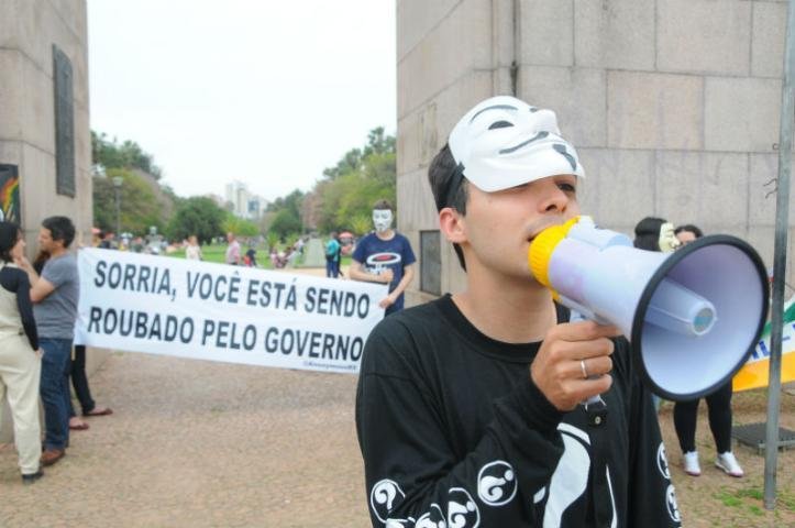 Cartazes e faixas pediam o fim da corrup&ccedil;&atilde;o na Reden&ccedil;&atilde;o