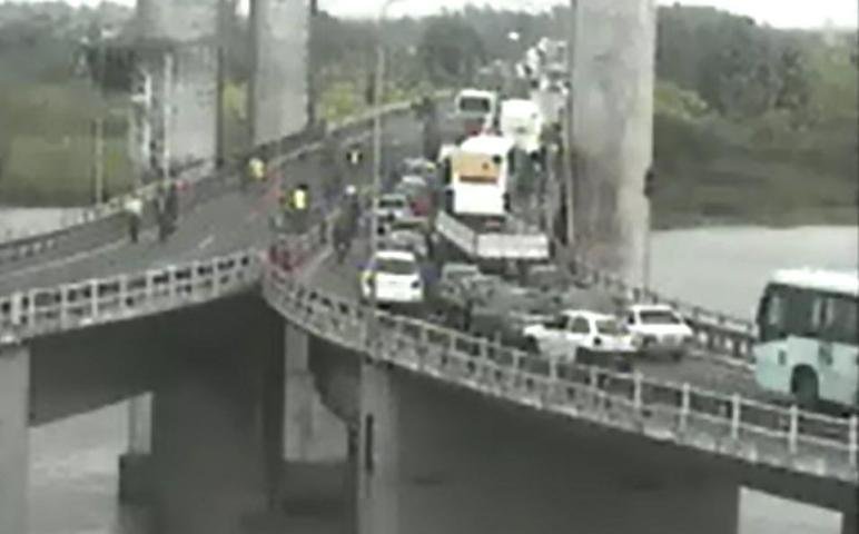 Bloqueio causa congestionamento no sentido interior-Capital 
