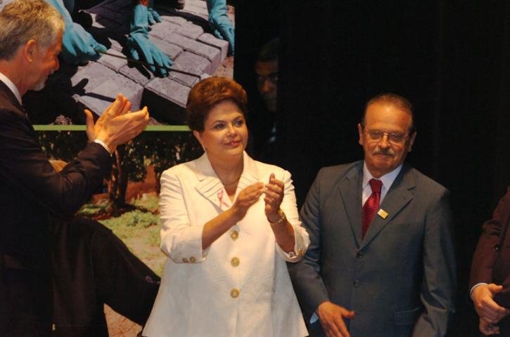 O prefeito da Capital Jos&eacute; Fortunati disse, durante a cerim&ocirc;nia, que o Brasil est&aacute; passando por um surto de desenvolvimento