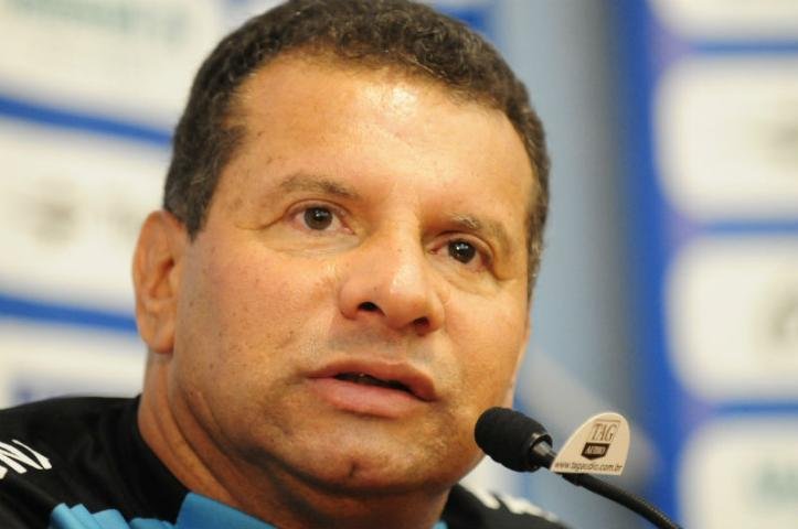 Roth cobrou mais empenho de Miralles nos treinos