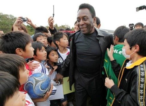 Rei do futebol promoveu a Copa do Mundo de 2014, que ser&aacute; disputada no Brasil