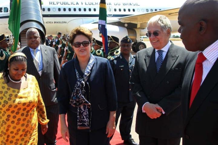 Na &Aacute;frica, Dilma sai em defesa do ministro Orlando Silva