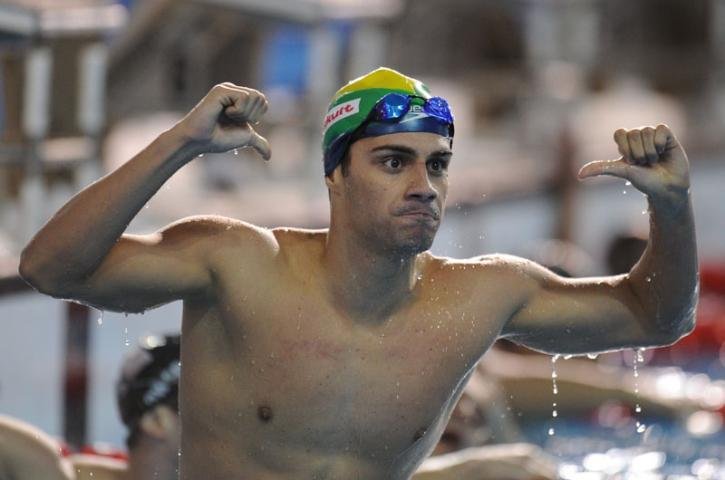 Leonardo quase perdeu o ouro fora da piscina