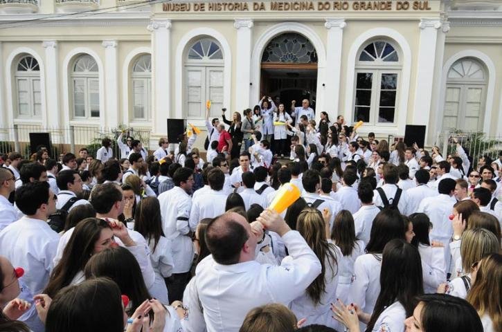 Cerca de 200 pessoas participaram do protesto