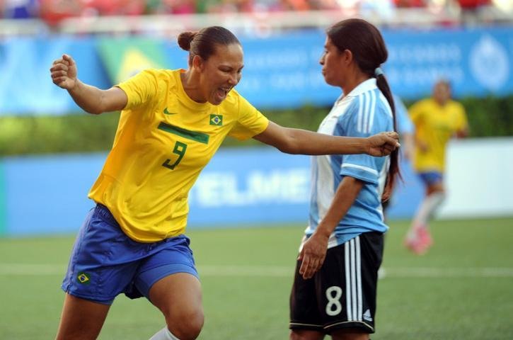 Futebol feminino do Brasil estreia no Pan com vit&oacute;ria sobre a Argentina