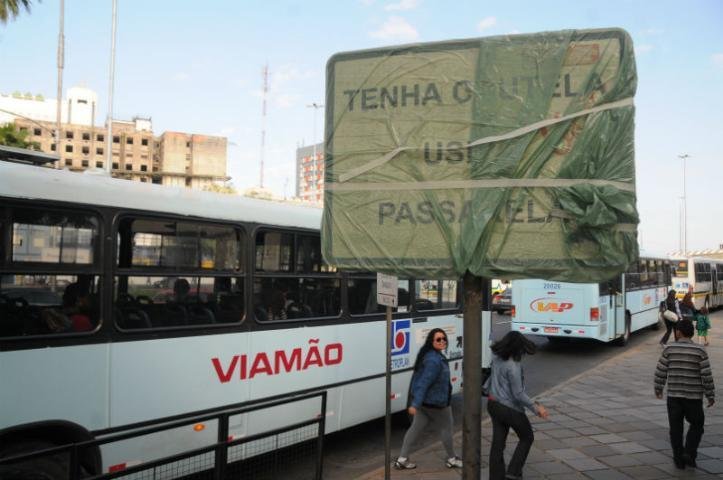Pedestres devem usar o acesso da Trensurb 