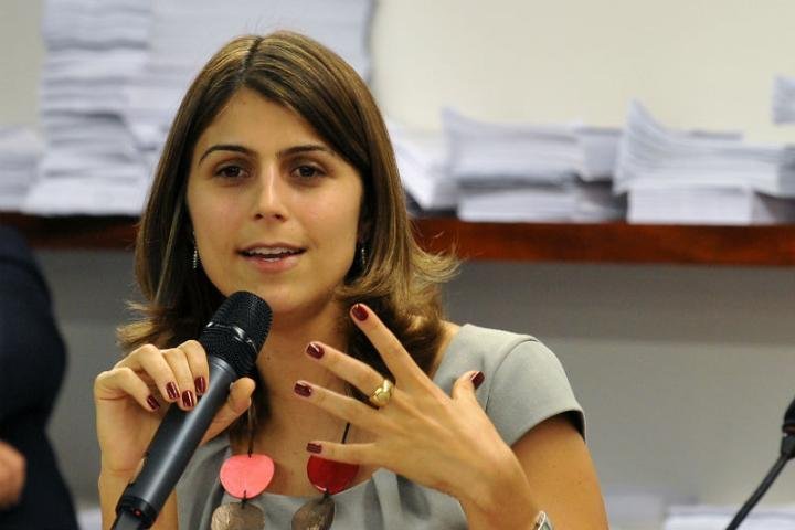 Manuela nega envolvimento em den&uacute;ncias de suposto desvio para campanha