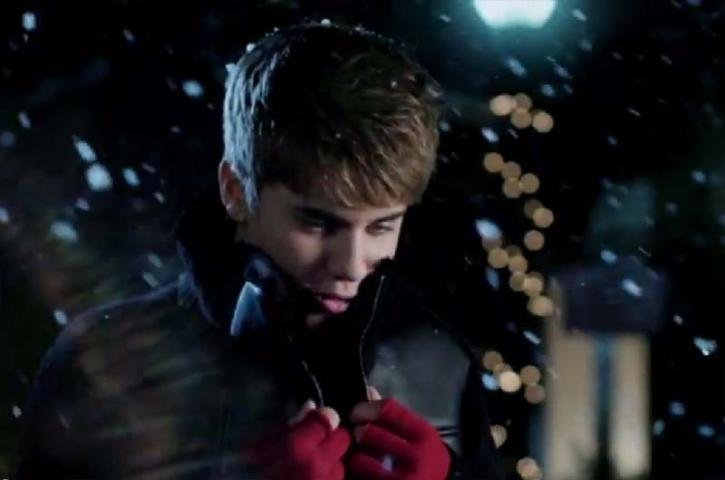 &Aacute;lbum Under The Mistletoe chegar&aacute; &agrave;s lojas em 1&deg; de novembro