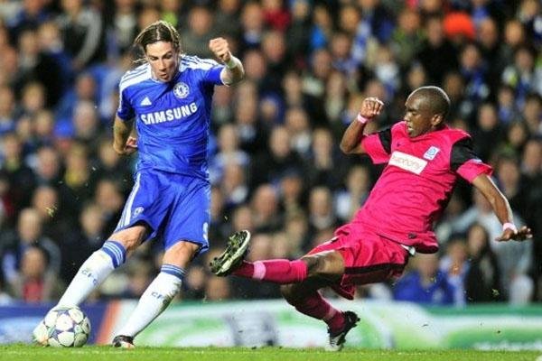Chelsea goleia o Genk e segue na ponta da Liga dos Campe&otilde;es