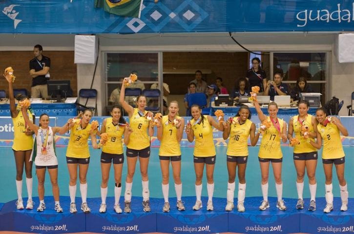 Sele&ccedil;&atilde;o venceu por 3 sets a 2