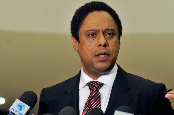 Orlando Silva diz que segue no cargo