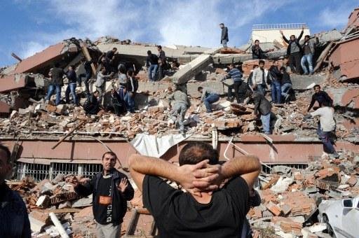 Terremoto de 7,3 pontos atinge a Turquia 