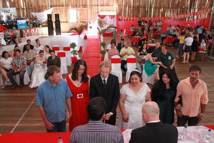 Munic&iacute;pio de Fazenda Vilanova promove casamento coletivo