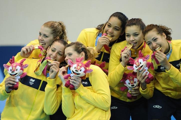 Brasil vence Argentina por 33 a 15 e garante ouro no handebol feminino