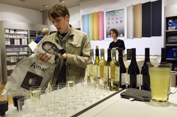 Lan&ccedil;ada nos EUA &uacute;nica biografia autorizada de Steve Jobs