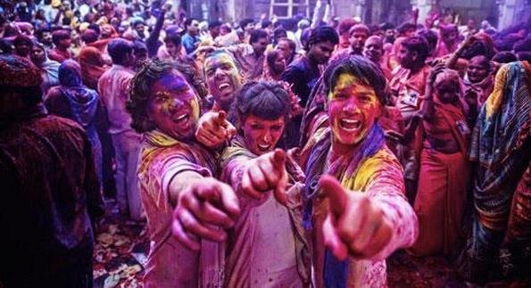 Os multicoloridos portugueses do The Gift prometem uma festa com emo&ccedil;&otilde;es, cor e alegria, hoje &agrave; noite no Opini&atilde;o