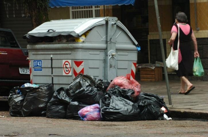 DMLU fiscalizar&aacute; irregularidades no uso dos cont&ecirc;ineres
