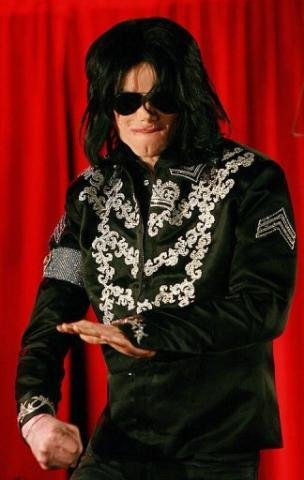 Morto em 2009, Michael Jackson continua faturando com direitos autorais