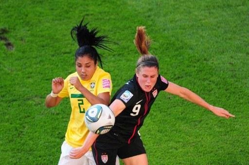 Maurine dedicou o gol ao pai ap&oacute;s a vit&oacute;ria sobre o M&eacute;xico