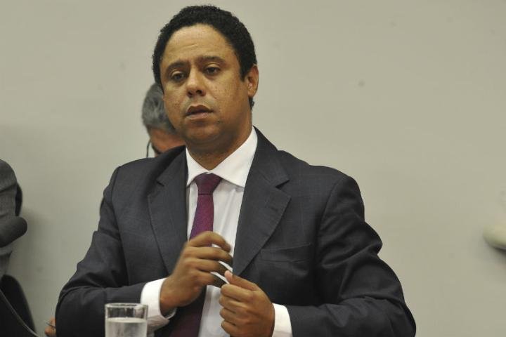 Orlando Silva deve deixar o Esporte ainda hoje