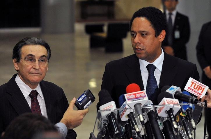 Orlando Silva entrega o cargo de ministro dos Esportes