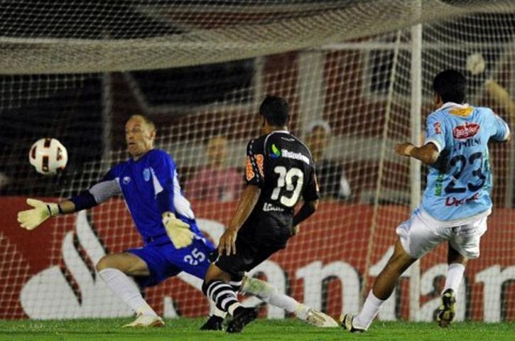 Vasco vence de goleada e segue na Sul-Americana 