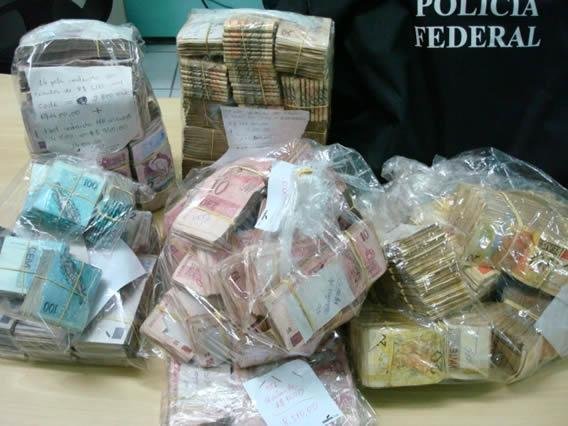 Cerca de R$ 68 mil foram apreendidos
