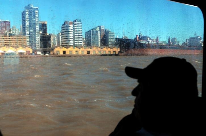 Catamar&atilde; realiza travessia inaugural entre Gua&iacute;ba e Porto Alegre