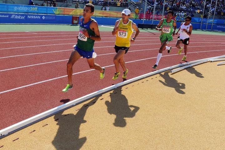 Marilson vence 10.000 metros com folga e fatura primeiro ouro