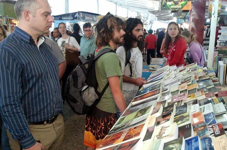 Feira do Livro j&aacute; est&aacute; aberta ao p&uacute;blico