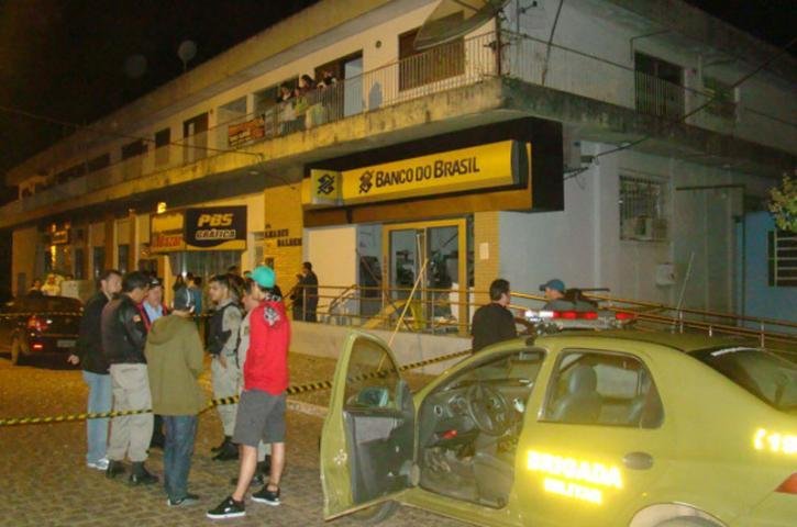 Ag&ecirc;ncia foi explodida na madrugada deste s&aacute;bado