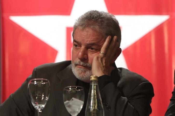 Lula foi diagnotiscado com c&acirc;ncer na laringe