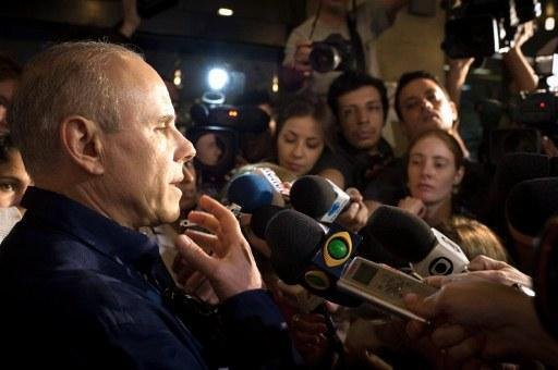 Mantega visita Lula no S&iacute;rio-Liban&ecirc;s e diz que ele est&aacute; bem e animado